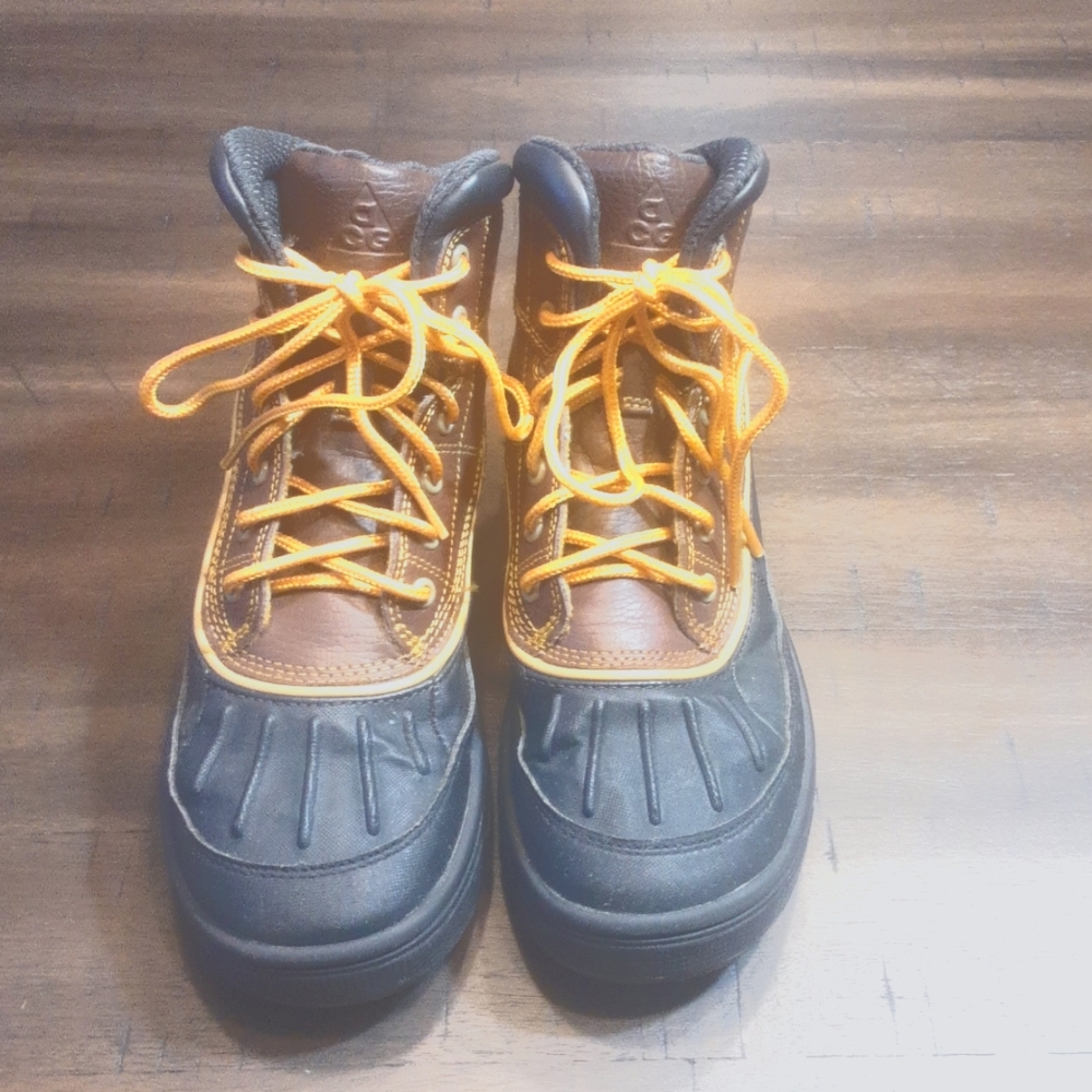 Boy's Nike ACD Boots 4Y #45.00 #108